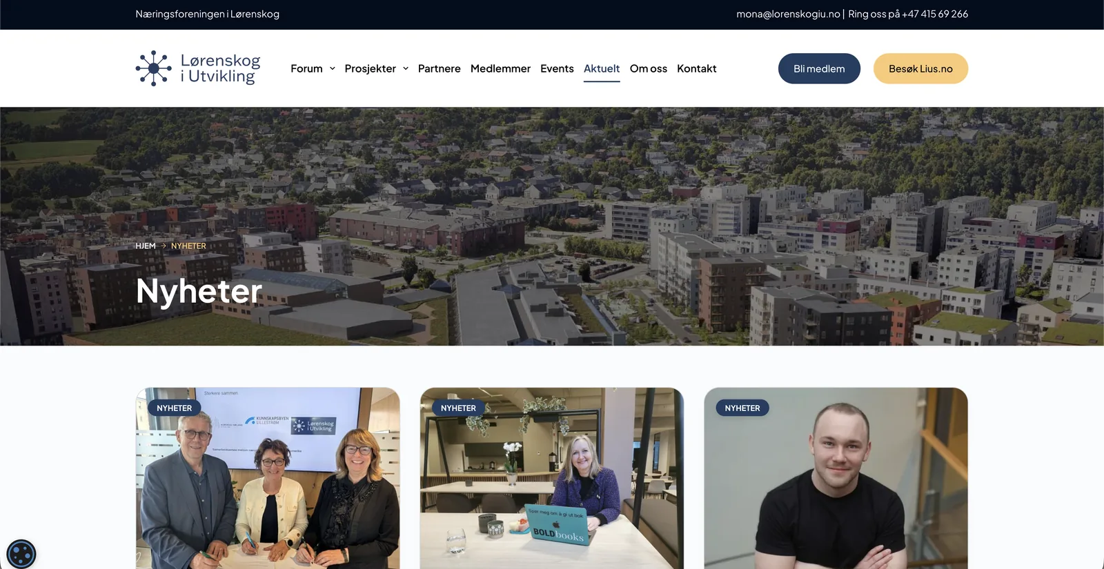 Nyhetssiden med overskriften «Nyheter» over et flyfoto av Lørenskog, og under det nyhetskort merket «Nyheter» med bilder fra en signering, et møterom og et portrett.